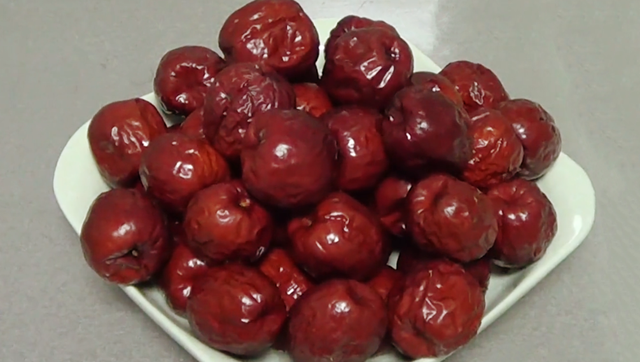 用面粉做的酥脆枣，制作方法太简单了