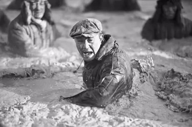 王进喜事迹简介，王进喜的事迹（“铁人”王进喜是国家的“老黄牛”）