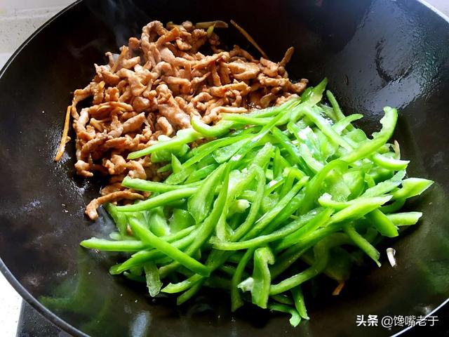 热锅凉油什么意思，为什么说做菜要热锅凉油（无论炒什么肉都又香又嫩）