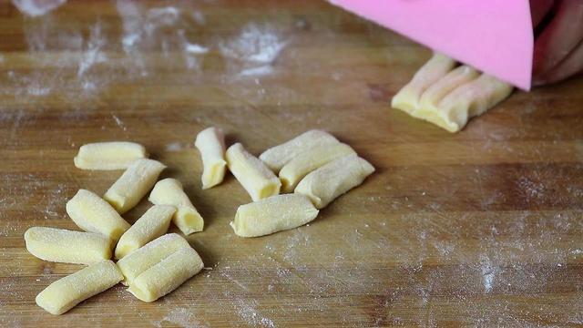 鸡蛋怎么做好吃又简单，鸡蛋好吃的4种简单的做法（面粉加3个鸡蛋）