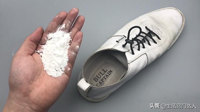 皮鞋里面臭了怎么清洗，怎样去除皮鞋臭味（轻松解决鞋臭困扰）
