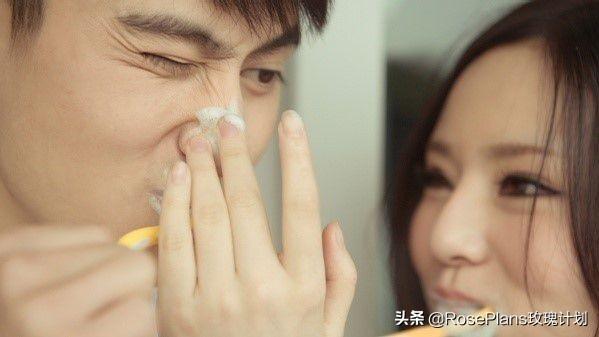 送花贺卡的情话，情人节送花贺卡简短情话（给女朋友的道歉送花祝福语）