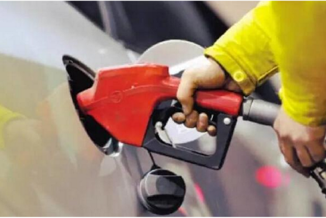 成品油调价机制，国内油价调整机制规则（我们国内成品油的定价机制是什么样的呢）