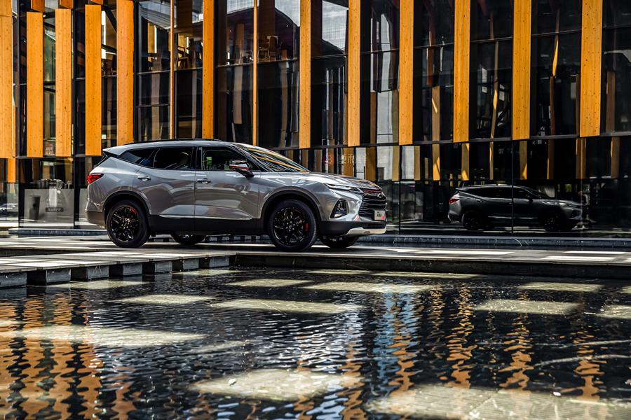 alcantara是什么材质，Alcantara是什么（Alcantara不再是超跑专属）