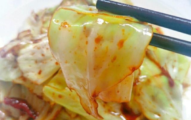 莲白怎么炒，莲白怎么炒素炒好吃（年夜饭中不可缺少的家常菜《手撕莲白》）