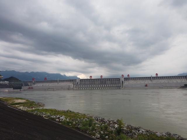 三峡大坝在哪里，四川三峡大坝在哪里（全方位展现三峡大坝的雄伟壮观）