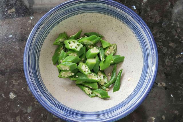 秋葵的做法大全秋葵炒鸡蛋的做法_炒鸡蛋秋葵的做法大全家常，秋葵怎么做才好吃家常做法怎样挑选秋葵（鸡蛋和它一起炒）