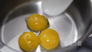 最简单的雪糕做法，家常雪糕的简单做法（冰激凌在家就能做）