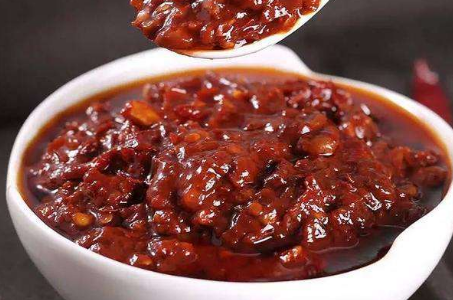 豆瓣酱和黄豆酱的区别，豆瓣酱和黄豆酱哪个炒菜好吃（吃了那么多年的黄豆酱和豆瓣酱）