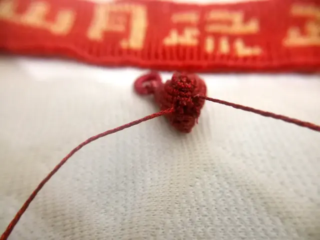 手工粽子怎么做简单又漂亮，手工五彩粽子制作方法（精致小巧的4角粽子）