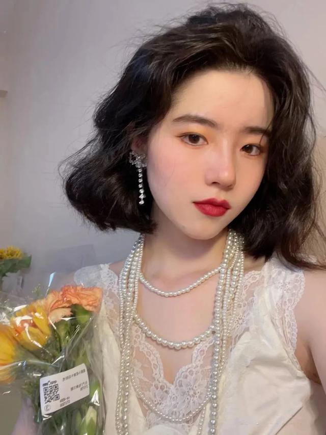 什么发型显脸小显年轻，适合瘦脸的发型（简单易打理的4款发型）