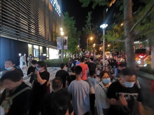 安义路夜市在哪里，安义路夜市在哪里摆摊（上海夜市之安义路游感）