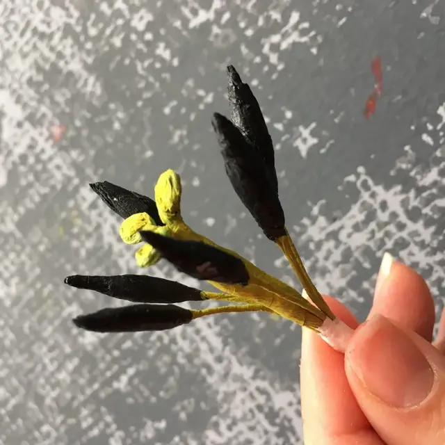 手工花朵制作方法，彩纸手工制作花朵的方法（喜欢花哪儿还用买）