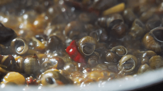 吃螺蛳的技巧,吃螺蛳的技巧与方法(三月必吃的鲜嫩肥美时令菜——红烧