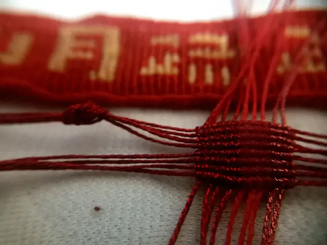 手工粽子怎么做简单又漂亮，手工五彩粽子制作方法（精致小巧的4角粽子）