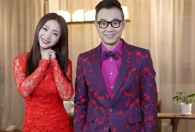 柳岩伴娘事件怎么回事，柳岩伴娘事件怎么回事（张文露老公大鹏至今力挺她）