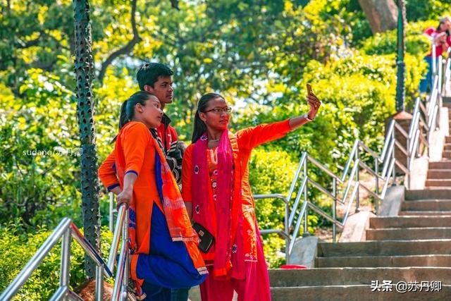 尼泊尔在哪，尼泊尔靠近中国哪个城市（尼泊尔那么穷，为何幸福指数高）