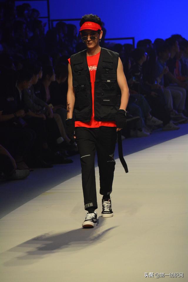 a21是以纯吗，a21 以纯（以纯线上品牌A21登陆春季广东时装周）