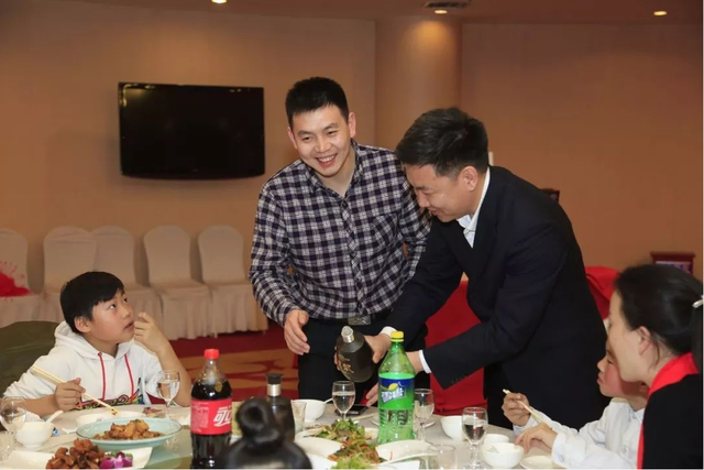 过年敬酒的祝福语，过年敬酒的祝福语大全（学学2020年最走心祝酒词）