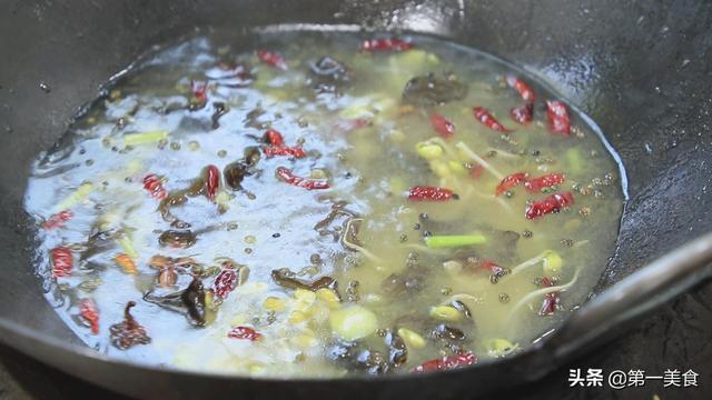 泥鳅怎么做好吃，豆腐烧泥鳅怎么做好吃（补虚养胃一点土腥味都没有）