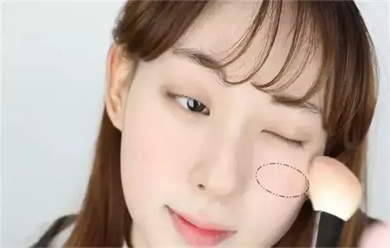 清纯学生妆教程步骤，日常学生妆教程（清纯简单学生化妆步骤）