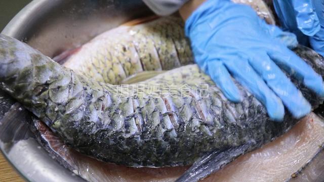 腌制鱼放什么调料，做鱼前腌鱼放什么调料（保存时间越长吃起来越香）