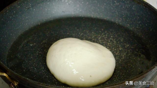 怎样做发面烧饼，怎么发面把烧饼烙得又软又好吃（新手零失败的发面饼做法）