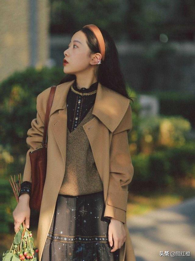 青灰色是什么颜色，正常的平菇是什么颜色（35+女性穿衣千万别盲从）