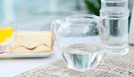 白醋的正确洗脸方法，白醋洗脸的正确方法(图文)（揭秘：用白醋洗脸的正确用法）