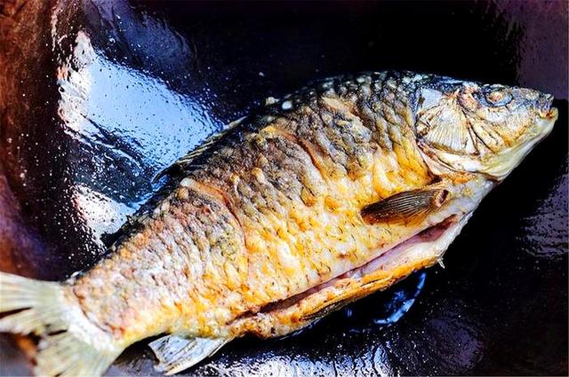 没有料酒用什么去腥，鸡胸肉没有料酒用什么去腥（炖鱼无腥味还解馋）