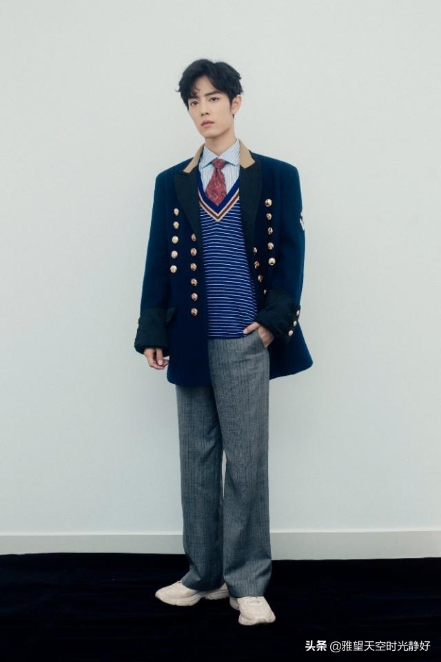 肖战手机壁纸无水印   高颜值小哥哥安利一下，肖战手机壁纸高清壁纸 满屏无水印（暖心男神肖战三十款高清时尚穿搭手机壁纸、背景图～怎么穿都好看）