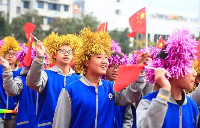 运动会入场词100字，运动会入场词（许你一场个性十足的入场式）