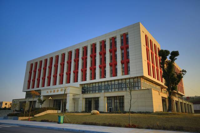 南昌工学院学费多少钱，2021年南昌工程学院学费一年多少钱及各专业收费标准（晋赣皖三省各添一所公办大学）