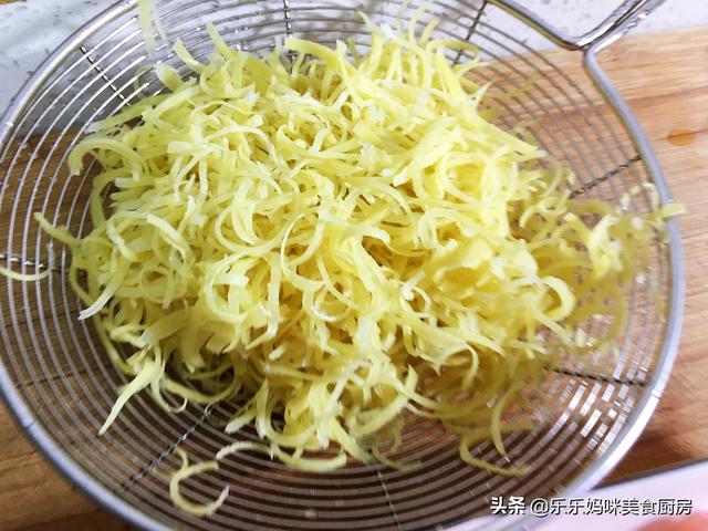 柚子茶的做法，柚子茶的功效与作用及食用方法（入冬后建议多喝蜂蜜柚子茶）