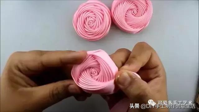 彩带的折法，彩带的折法大全 风铃花（一根丝带就卷出一朵螺旋形状的玫瑰）