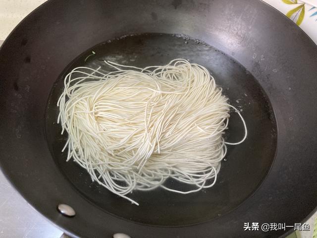 西红柿和鸡蛋青菜一起炒可以吃吗，西红柿炒蛋可以跟青菜一起吃吗（简单炒一炒就上桌）