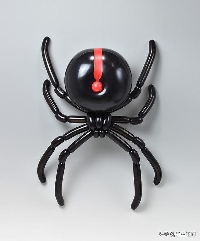 用气球做小动物教程，教你用气球做小狗的方法（日本艺术家用气球制作了令人难以置信的动物模型）