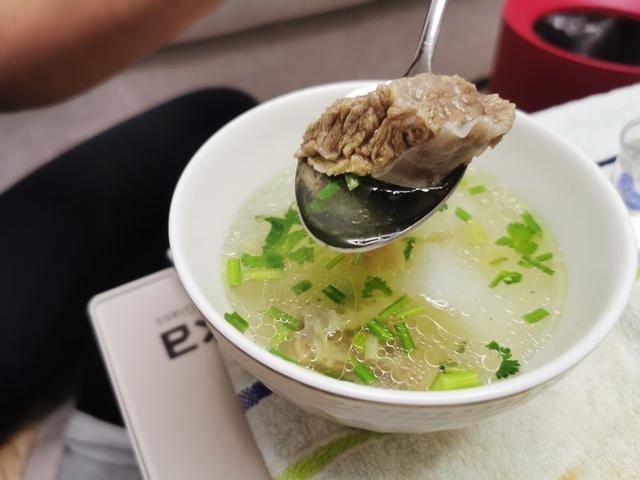 清水羊肉汤做法，清水羊肉片汤的做法（家常版清炖羊肉）