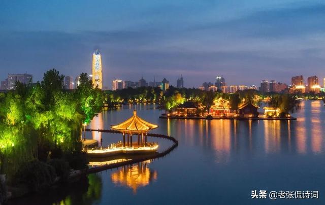 四面荷花三面柳的下一句是什么，四面荷花三面柳下一句是什么诗句（猜猜这是写的哪个城市）