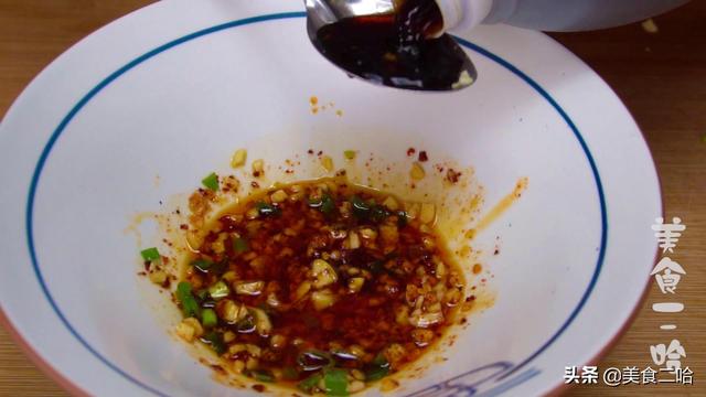 酸辣粉的家常做法，酸辣粉的家常做法简单做法（嗦粉嗦到停不下来）