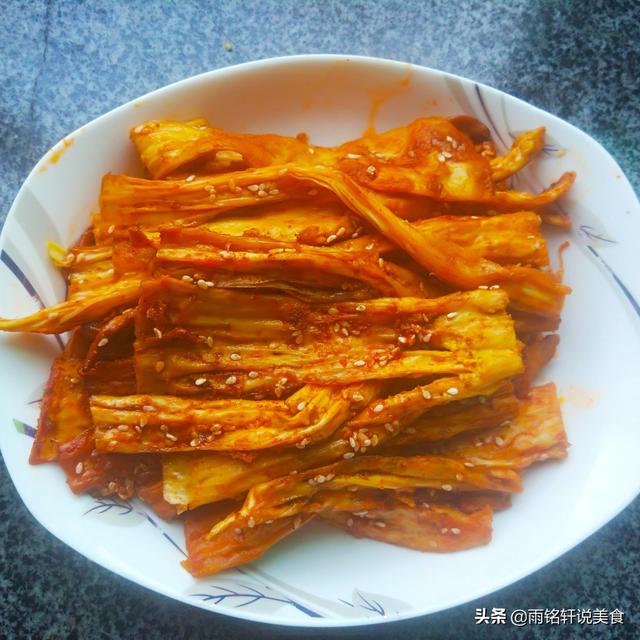 辣条的制作过程，怎么在家里自己制作可以吃的辣条（想吃辣条不用买）