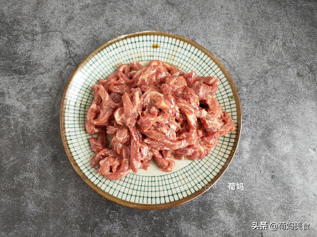 芹菜炒牛肉，芹菜炒牛肉的功效与作用（芹菜炒牛肉我家经常吃）