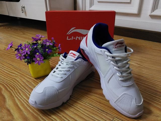 李宁运动鞋怎么样，安踏和李宁哪个质量好（还能为脚部减轻负担）