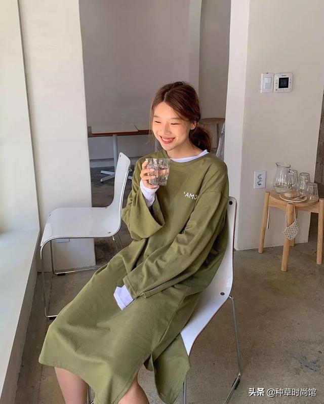 透明校服这样穿可以避免尴尬，透明校服这样穿可以避免尴尬嘛（这3种风格美呆了）