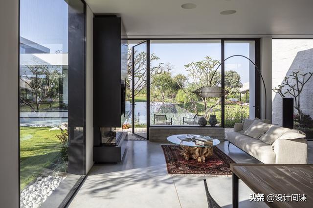 别墅窗帘如何挑选，别墅窗帘如何挑选尺寸（拉开窗帘就能欣赏风景的L型豪宅）