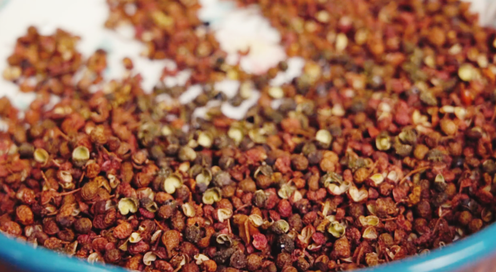 图片[2]-【花椒油】做法步骤图 又香又麻 炒菜拌面更香-起舞食谱网