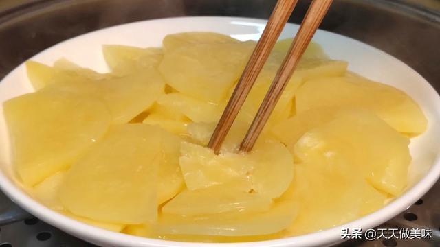 如何做家常土豆饼，怎样在家做土豆饼（教你做香酥土豆饼）