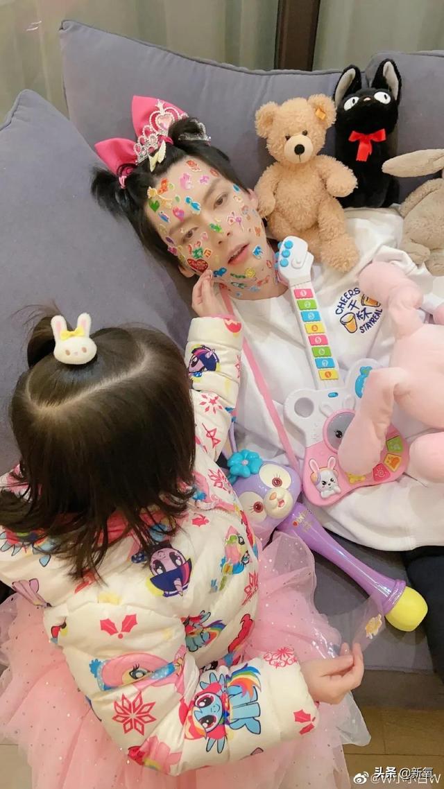 COS迪士尼公主出神入化的网红美少女,被爆抄袭黑料?