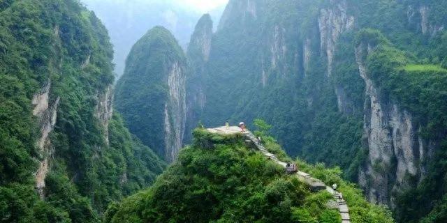 想去湘西吉首矮寨玩，有地道的攻略吗？网友来信