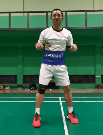 浅谈普通高校羽毛球专项学生劈吊技术教学，羽毛球劈吊和吊球区别（劈吊这招得分利器）